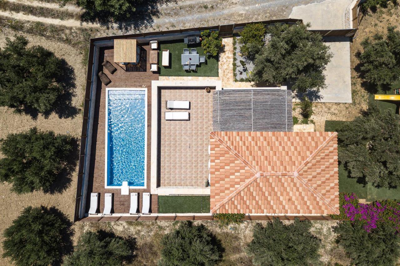 Villa Vera - With Private Heated Pool & Jacuzzi Pangalochori Bagian luar foto