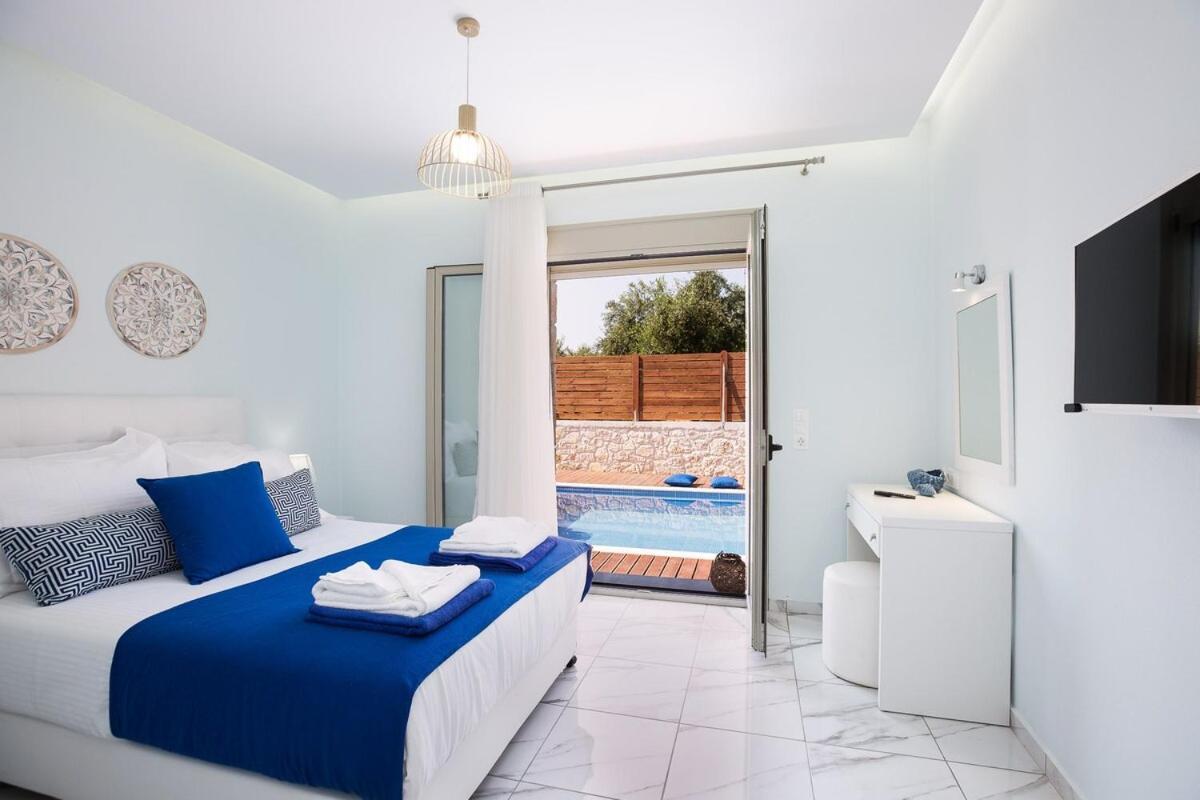 Villa Vera - With Private Heated Pool & Jacuzzi Pangalochori Bagian luar foto