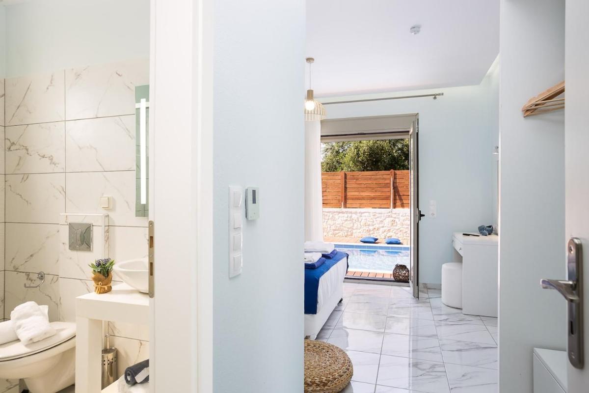 Villa Vera - With Private Heated Pool & Jacuzzi Pangalochori Bagian luar foto