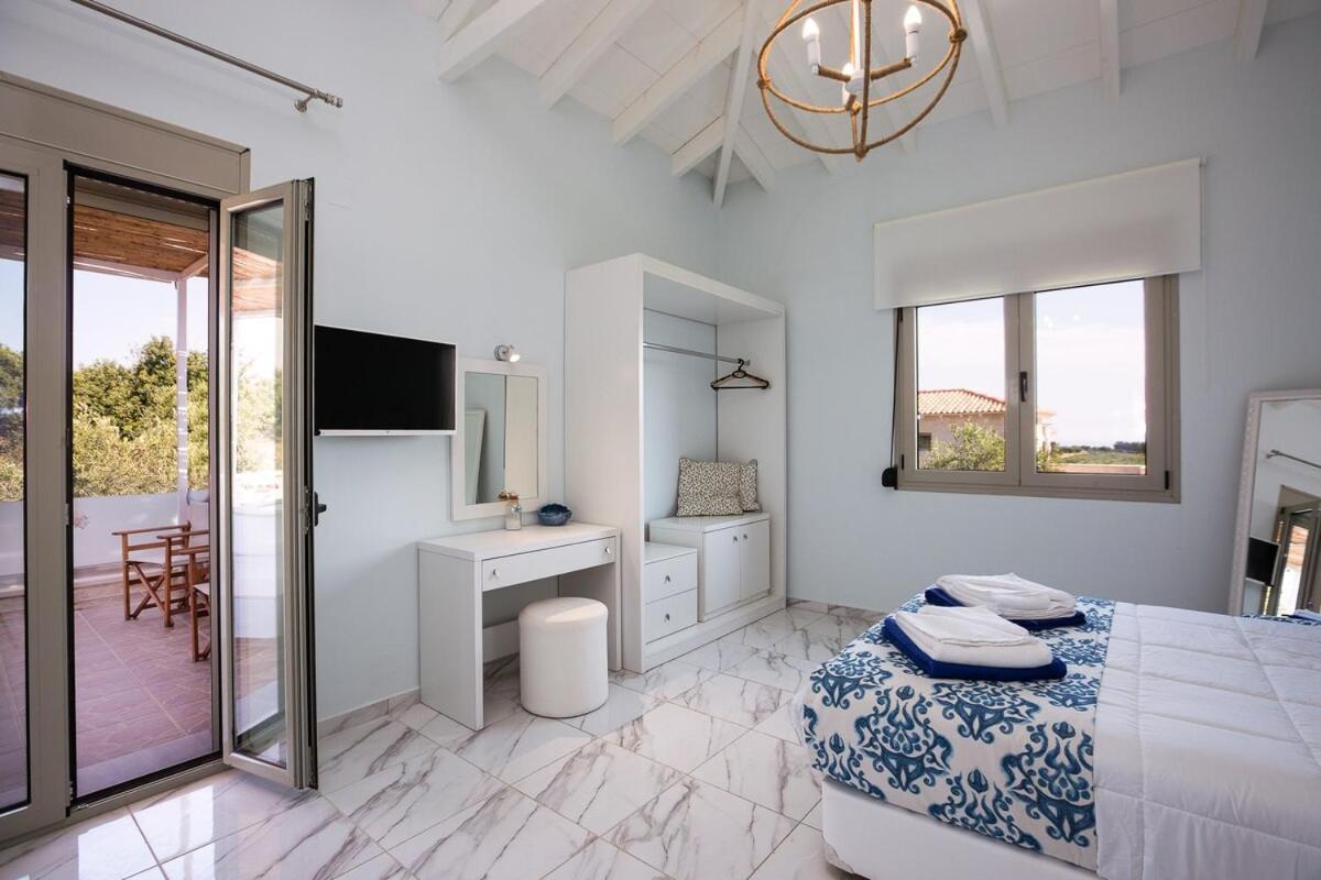 Villa Vera - With Private Heated Pool & Jacuzzi Pangalochori Bagian luar foto