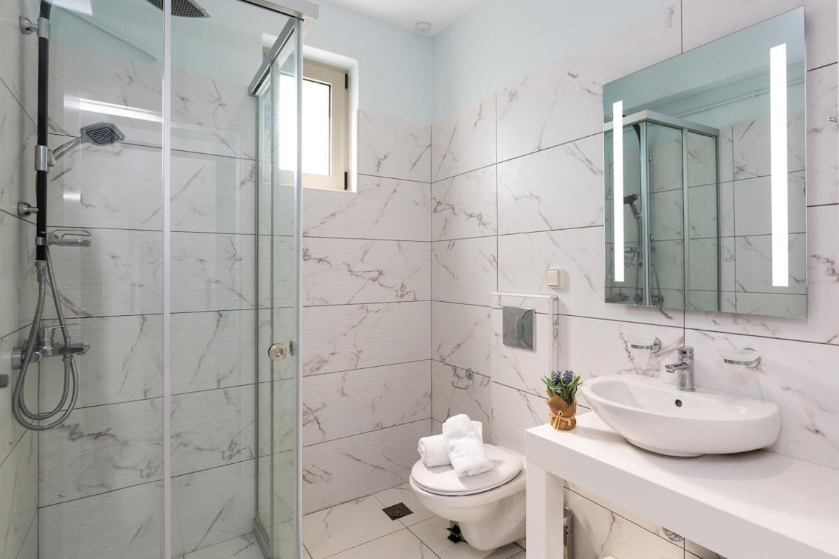 Villa Vera - With Private Heated Pool & Jacuzzi Pangalochori Bagian luar foto