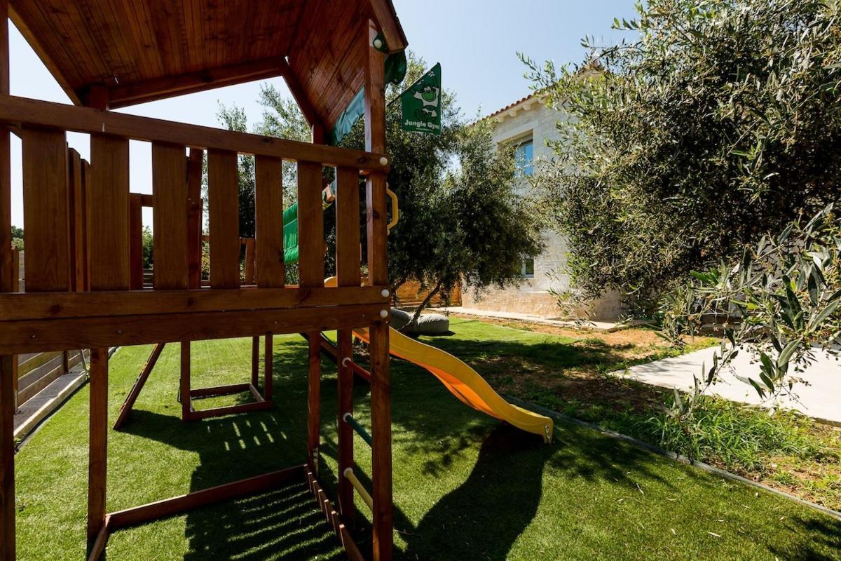 Villa Vera - With Private Heated Pool & Jacuzzi Pangalochori Bagian luar foto